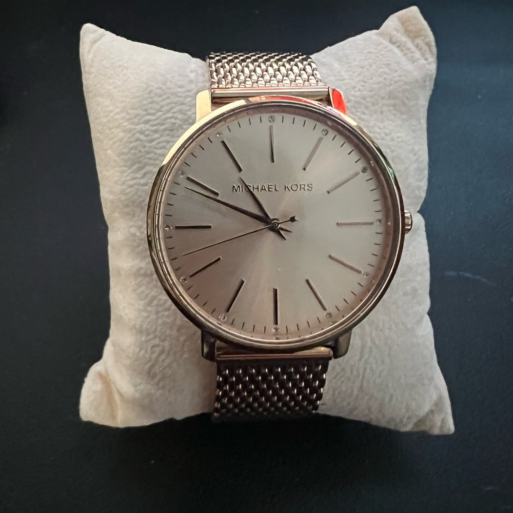 MICHAEL Michael Kors Silver Watch with Minimalist Design and Mesh Band